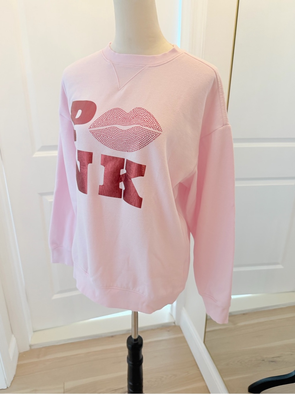 PINK VICTORIA SECRET SWEATERSHIRT WITH RHINESTONE MEDIUM